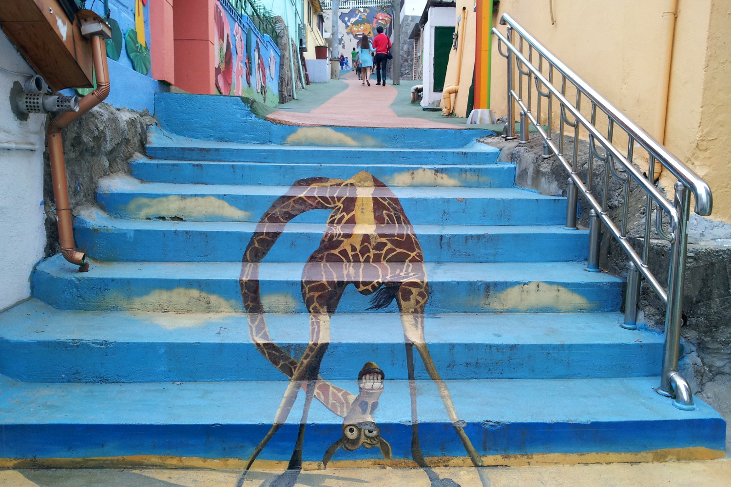 Whimsical giraffe mural in Songwol-dong Fairytale Village. Image by Trent Holden / Lonely Planet