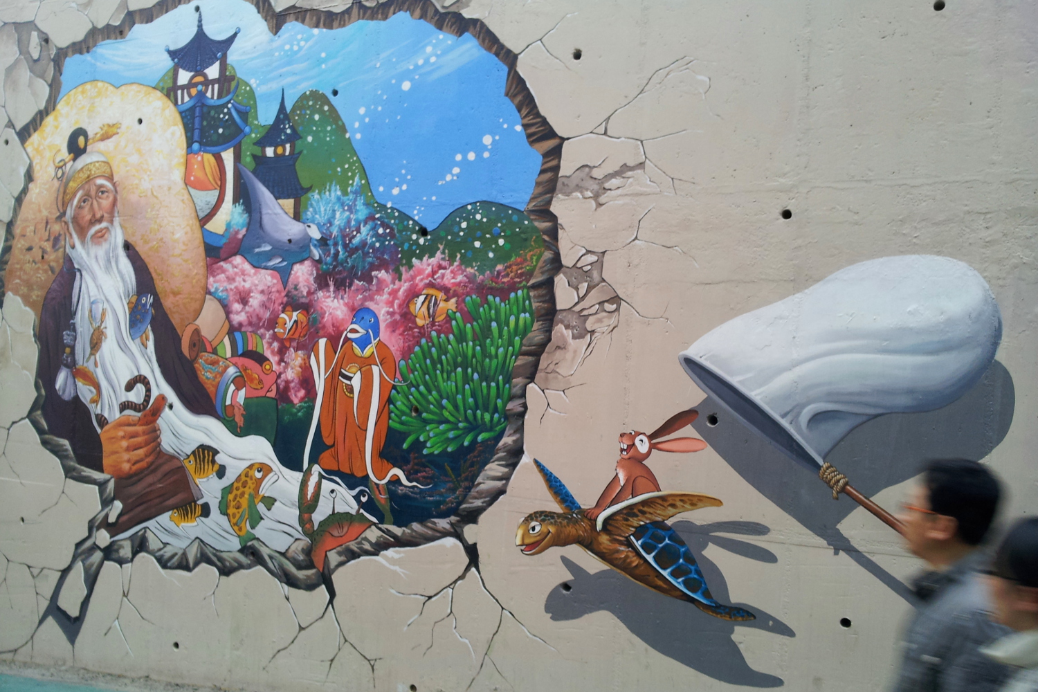Fairytale mural for a fairytale village in Songwol-dong. Image by Trent Holden / Lonely Planet