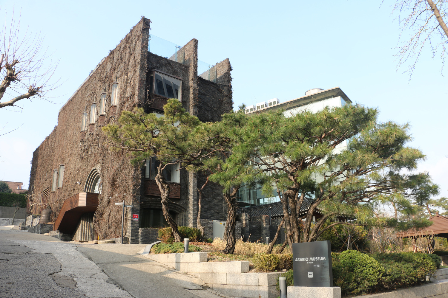 Ivy-clad brick exterior of Arario Museum in SPACE. Image by Simon Richmond / Lonely Planet