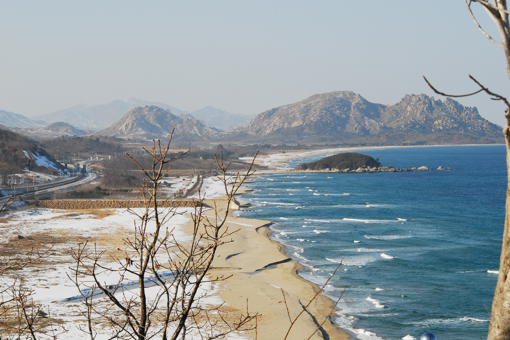 View into North Korea from the Goseong Unification Observatory. Image by wanderingseoul61 / CC BY 2.0