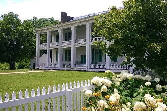 The view of Carnton Plantation from the rose garden. Image by Clifton Wilkinson / Lonely Planet