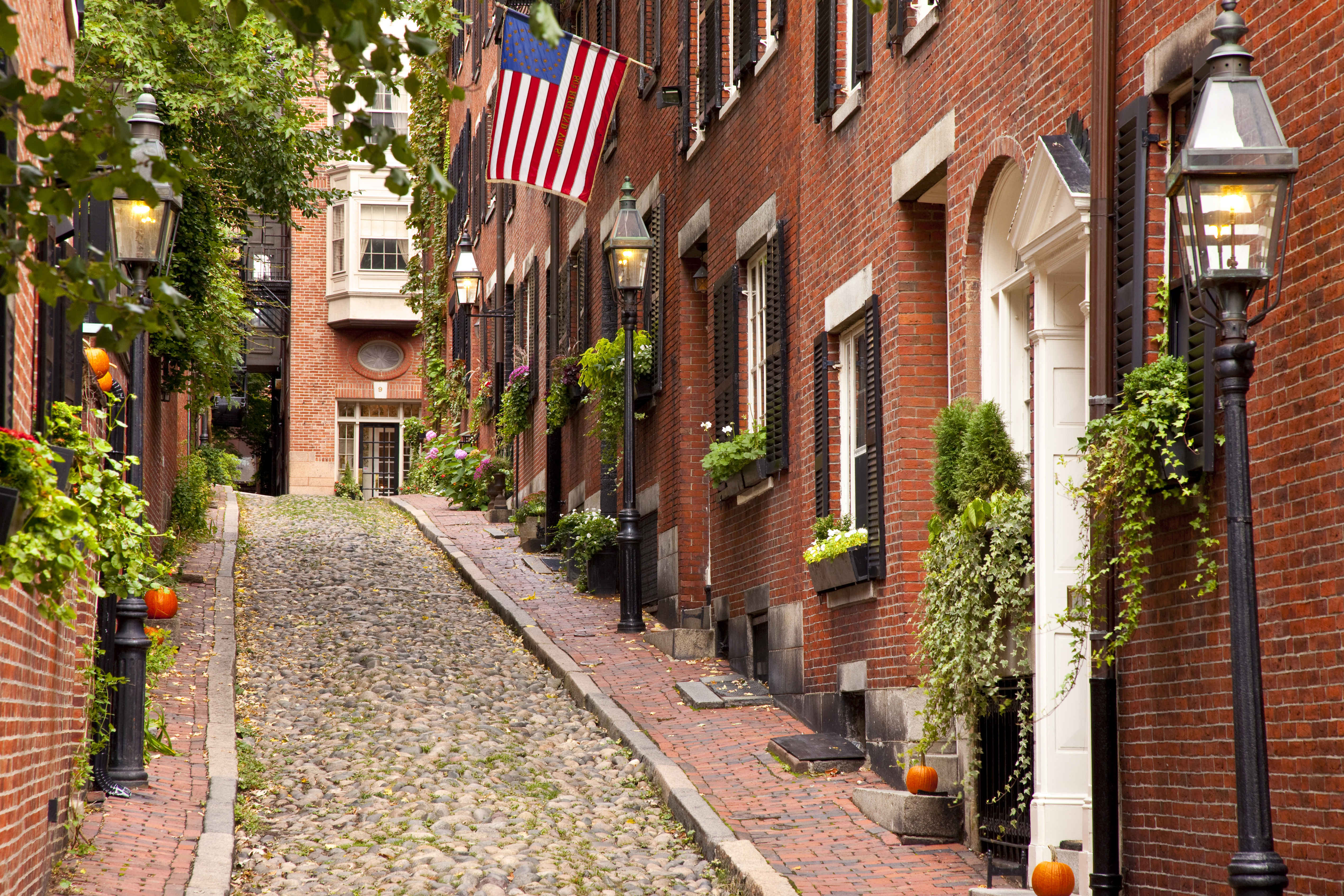 Famous Acorn Street in Beacon Hill, Boston