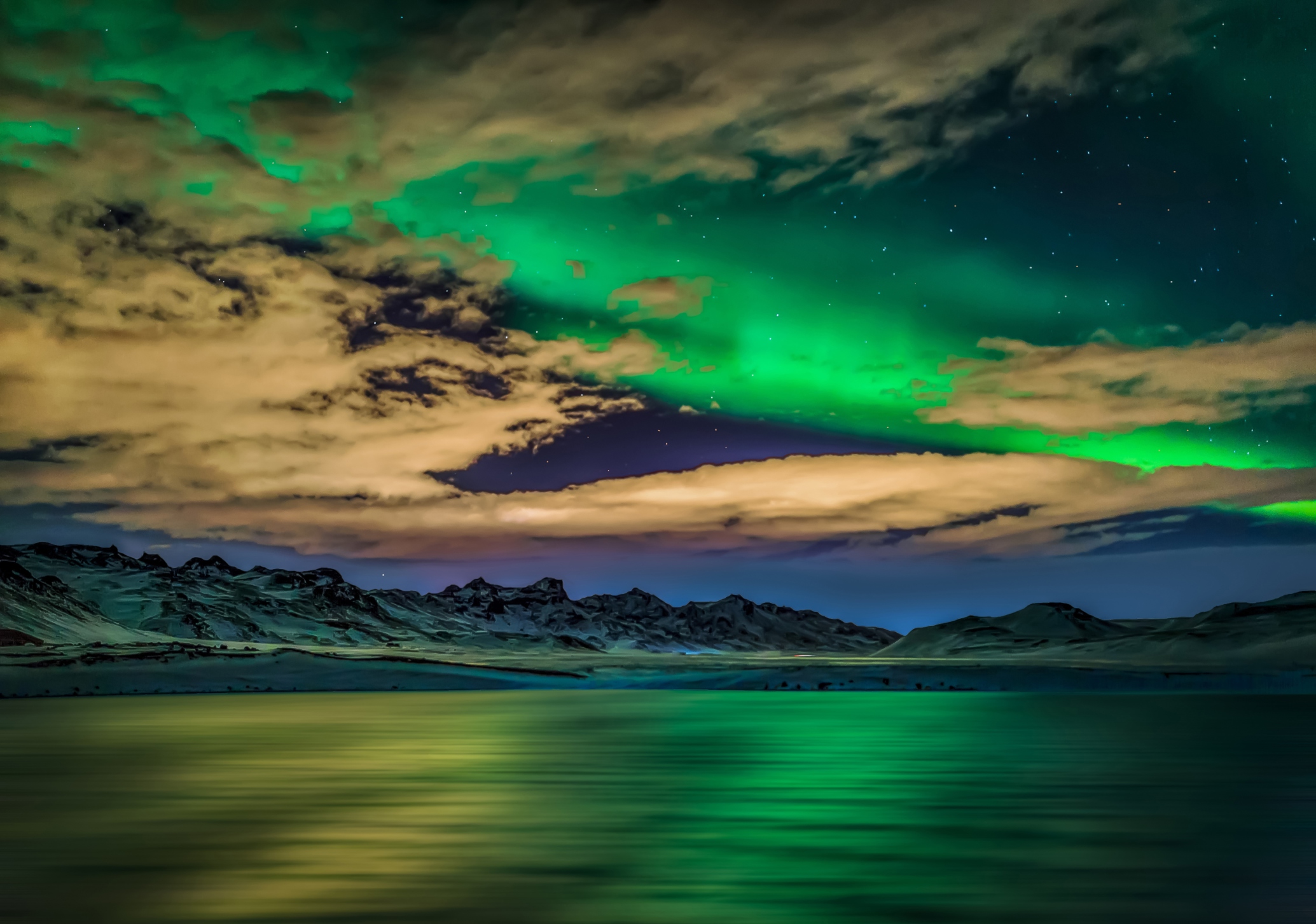 The Northern Lights over Kleifarvatn lake, on the Reykjanes Peninsula. Image by Ragnar Th. Sigurdsson / age fotostock / Getty