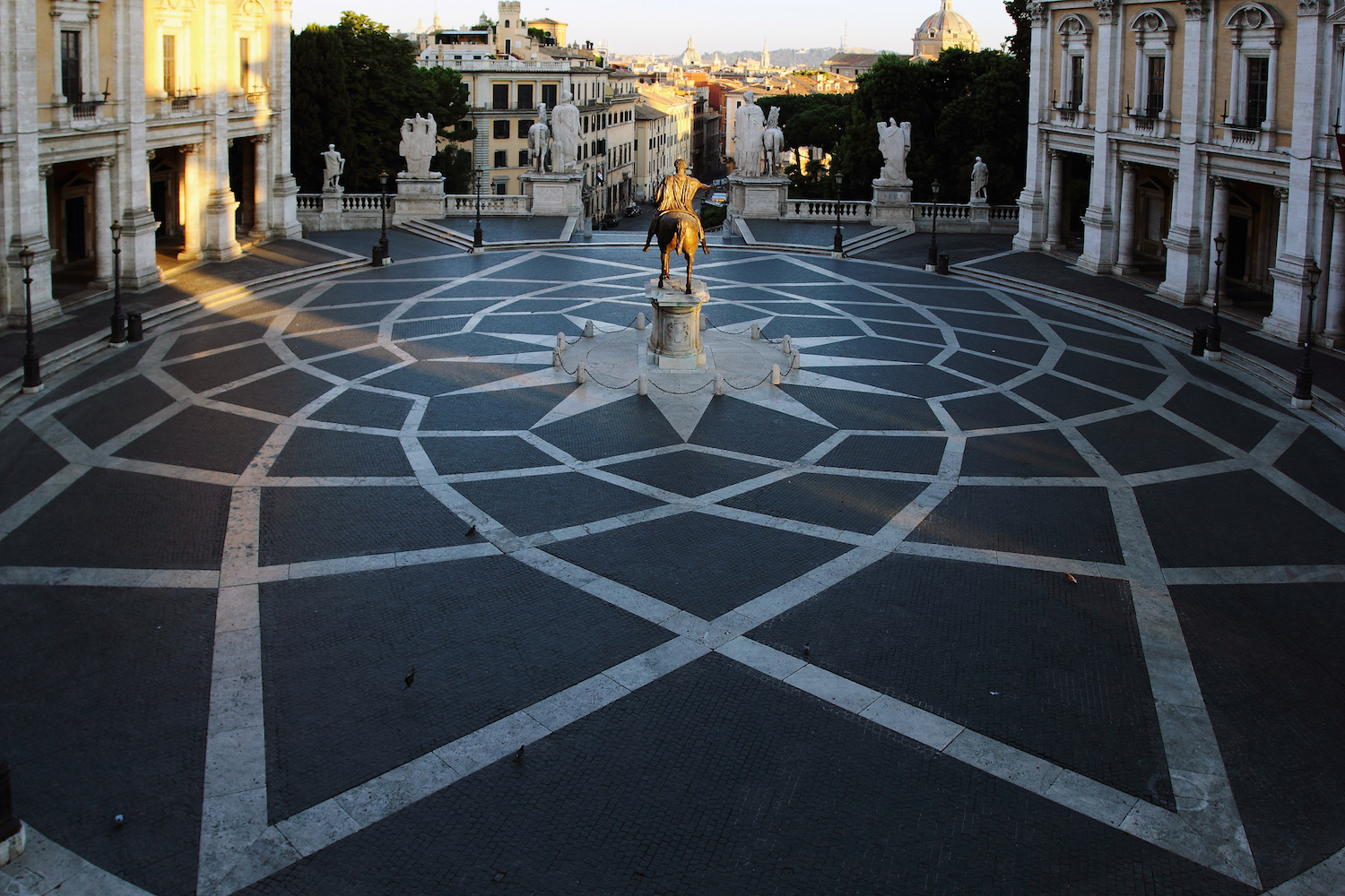 Perfect symetry in the Piazza del Campidoglio. Image by Bruno / CC BY-SA 2.0