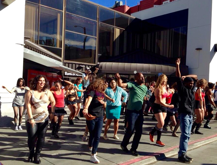 A San Francisco flash mob going through its paces. Image by Alison Bing / Lonely Planet