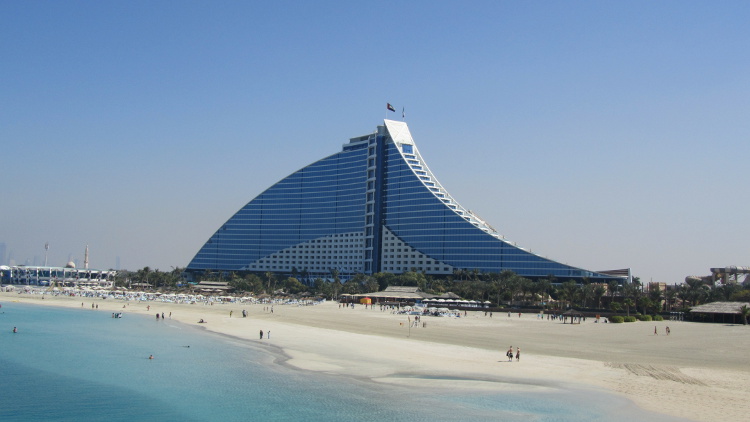 Jumeirah Beach is full of amenities for families, but won't leave your wallet empty. Image by David Jones / CC BY 2.0