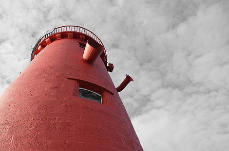 Poolbeg Lighthouse, by Daniel Dudek-Corrigan. CC BY 2.0