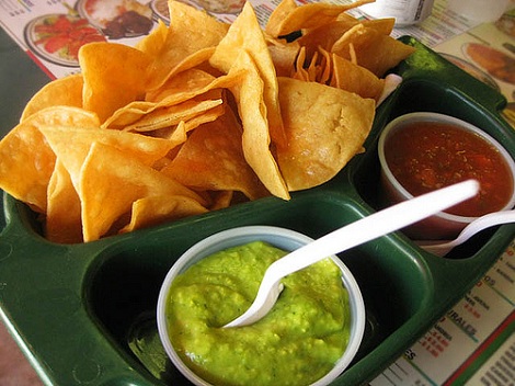 Chips with guacamole and salsa, by Jason Lam. CC BY-SA 2.0