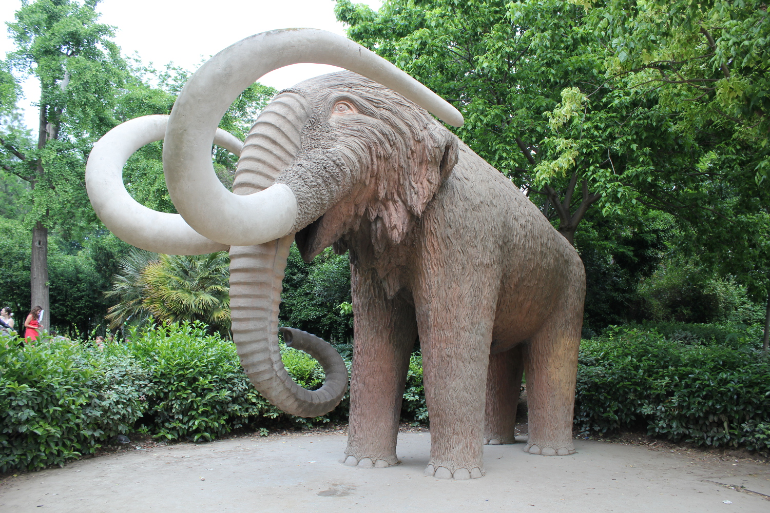 Kids can become one with the animals at Parc de la Ciutadella's zoo. Image by Mathieu Marquer / CC BY-SA 2.0