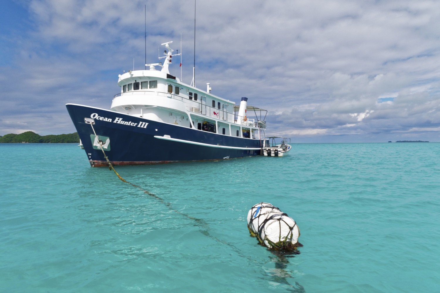 Ocean Hunter live-aboard dive boat, Palau