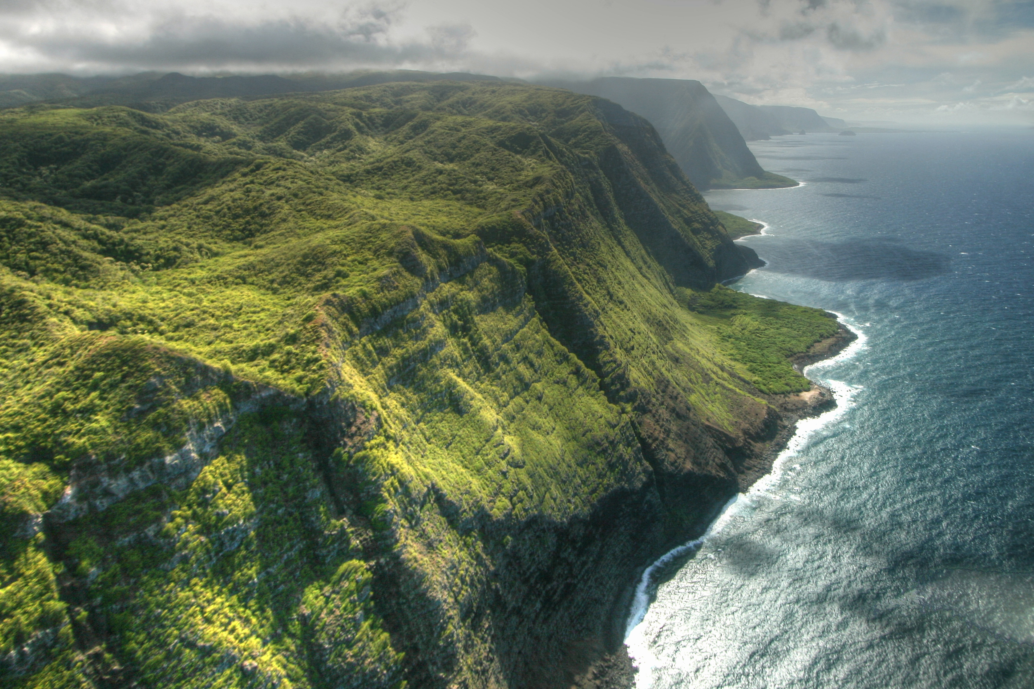 Cliffs on the northeast coast of Moloka‘i. Image by Tan Yilmaz / Moment / Getty