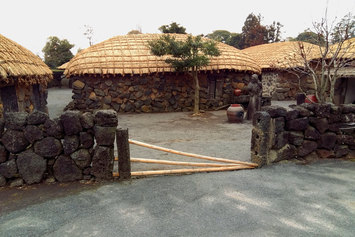 Traditional homes at Seongup Folk Village. Image by Rob Whyte / Lonely Planet