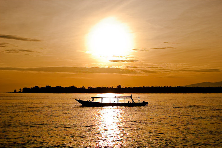 Sunrise, Gili Trawangan. Image by Jos Dielis CC BY 2.0