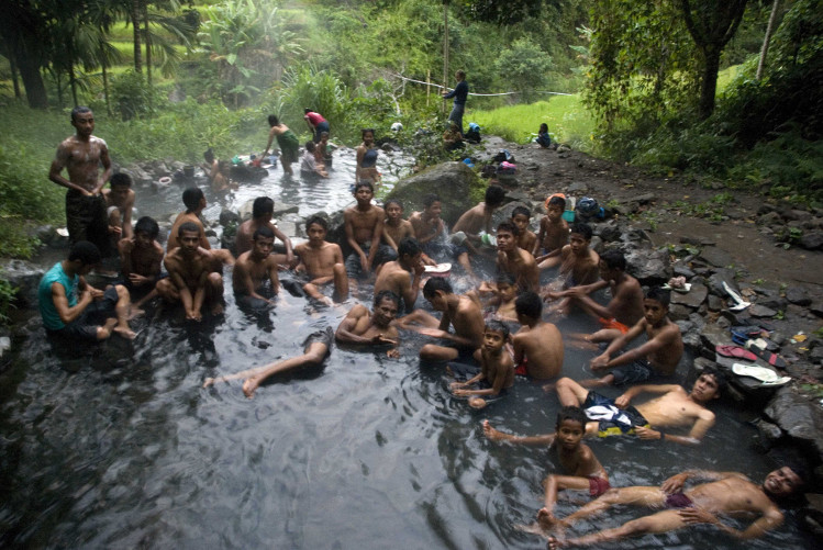 Hot spring, Flores. Image by Mark Eveleigh