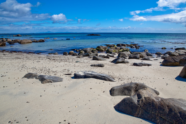 A bright day near Crossapol. Image by Nick Jewell / CC BY 2.0