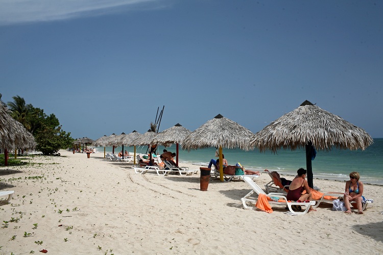 The white sands of Playa Ancón. Claire Boobbyer / Lonely Planet