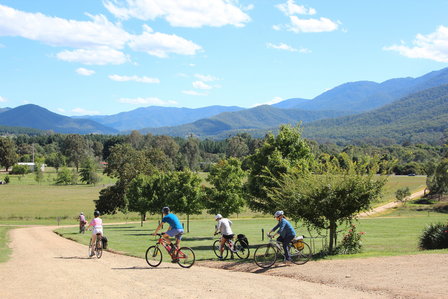 Leave enough time to make a stop for a picnic along the way. Takver / CC BY 2.0