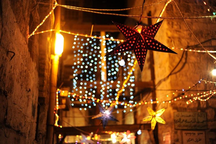A street decoration during Ramadan. Image by Guillaume Paumier / CC BY 2.0.