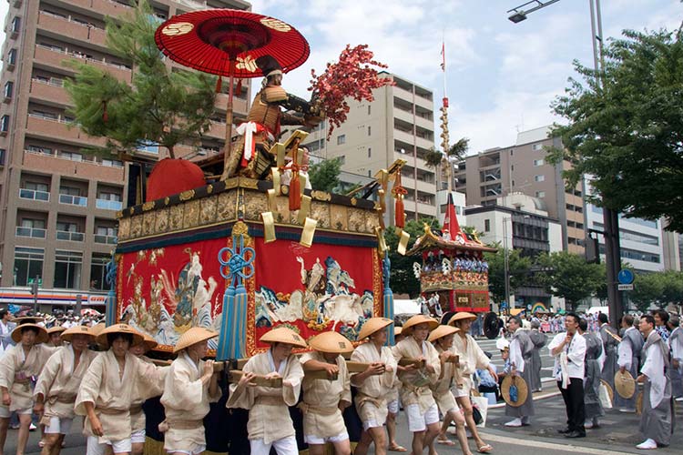 Kyoto's spectacular Gion Matsuri parade. Image by Chris Gladis / CC BY 2.0.