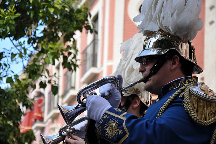 A band playing during Santa Semana in Seville. Image by wingpix. CC BY 2.0.