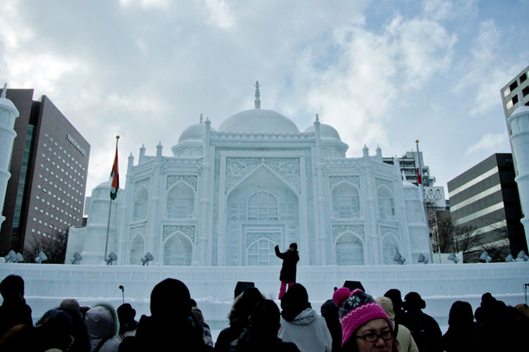 Ice sculpture of the Taj Mahal at the Sapporo Snow Festival by nazmi hamidi. CC BY 2.0.