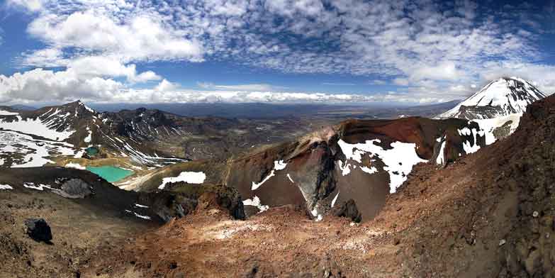 Tongariro Alpine Crossing by Jeff Pang. CC BY 2.0.