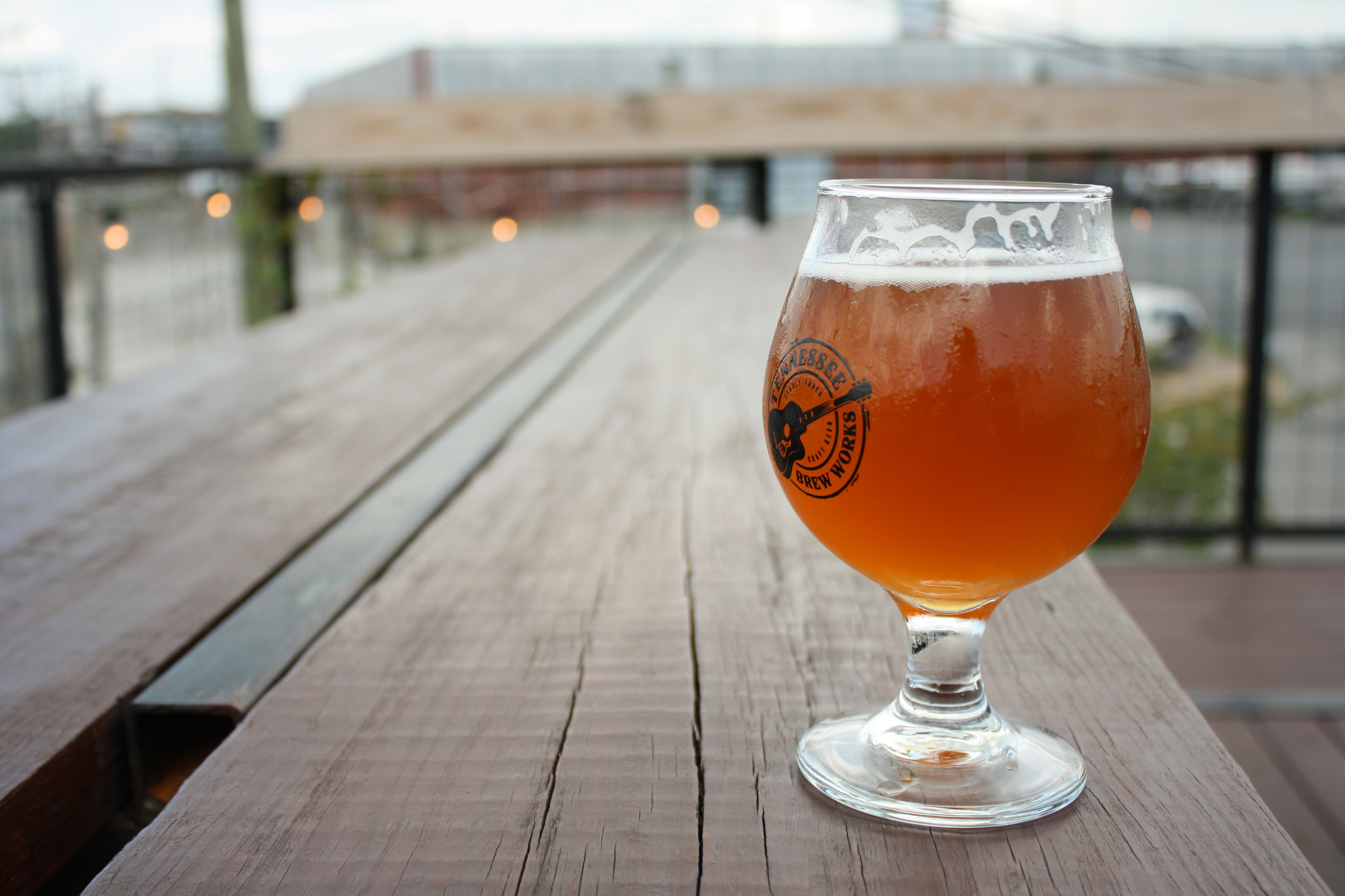 A pint on the patio at Tennessee Brew Works. Image by  / Lonely Planet