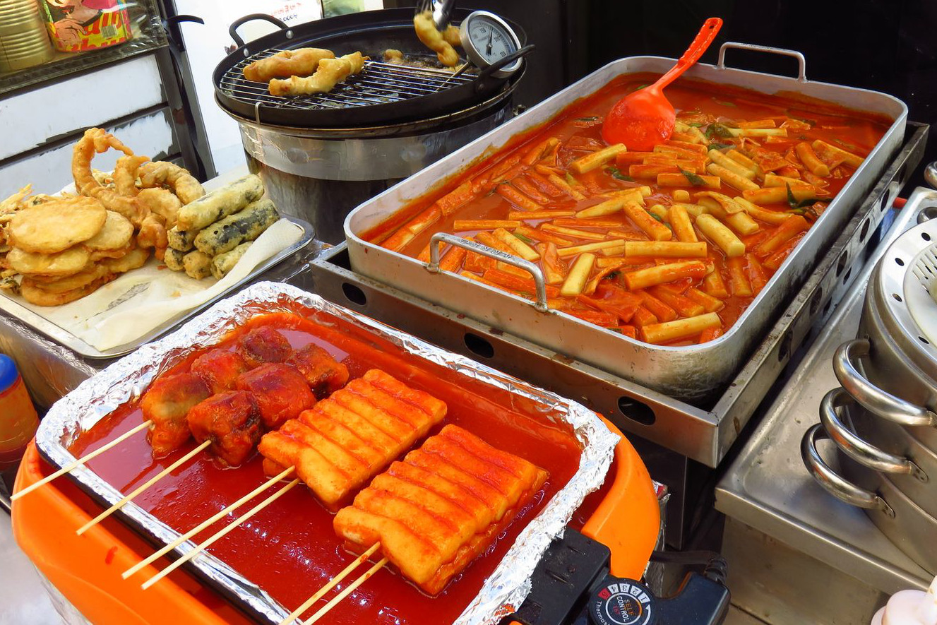 Tteokbokki - rice cakes in drenched in spicy sauce. Image by Phillip Tang / Lonely Planet