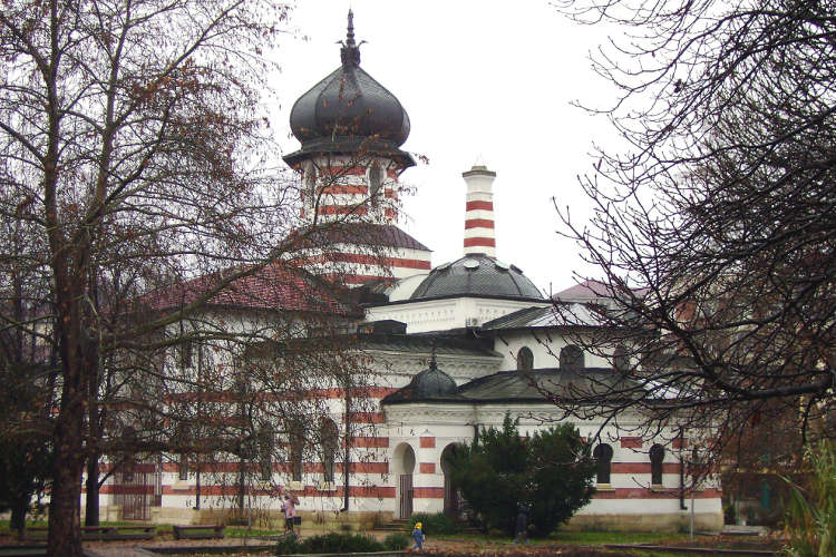 Pleven boasts a wine museum set inside a cave. Image by Todor Bozhinov / CC BY-SA 2.0