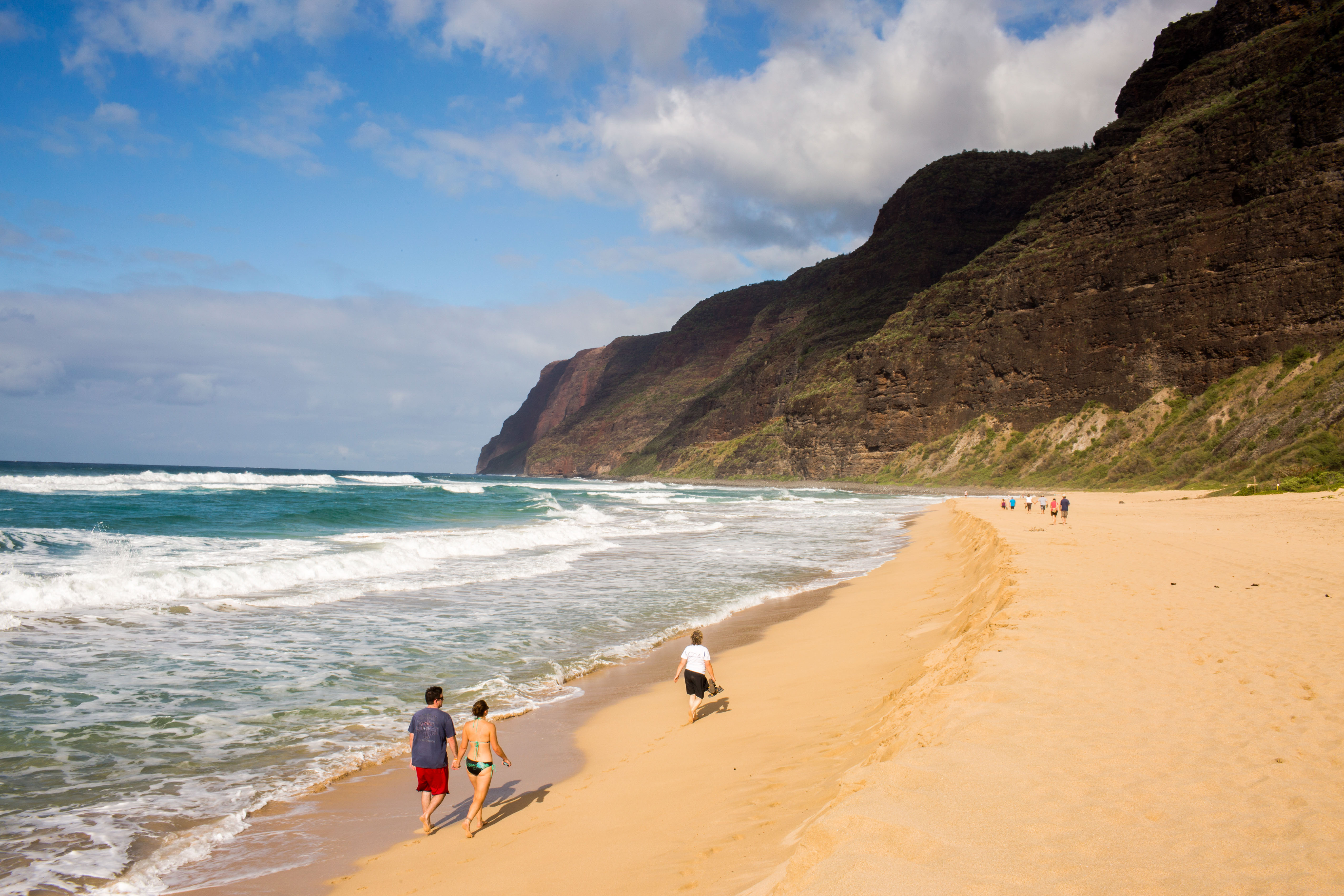 Although remote, the beach at Polihale State Park a worthwhile destination for romantics hoping to go off the beaten path. Image by Adam Hester / Getty