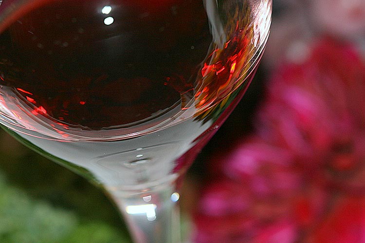 May is the ideal time of year to try a drop of red wine in southwest France. Image by Lori Branham / CC BY 2.0.