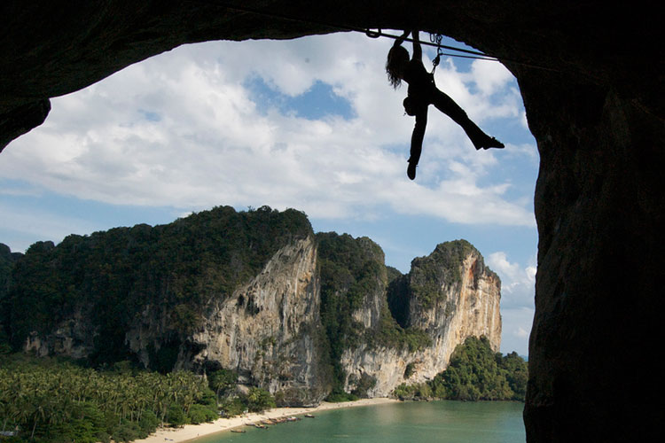 Experience the thrill of rock climbing as a couple. Image by Maria Ly / CC BY 2.0.