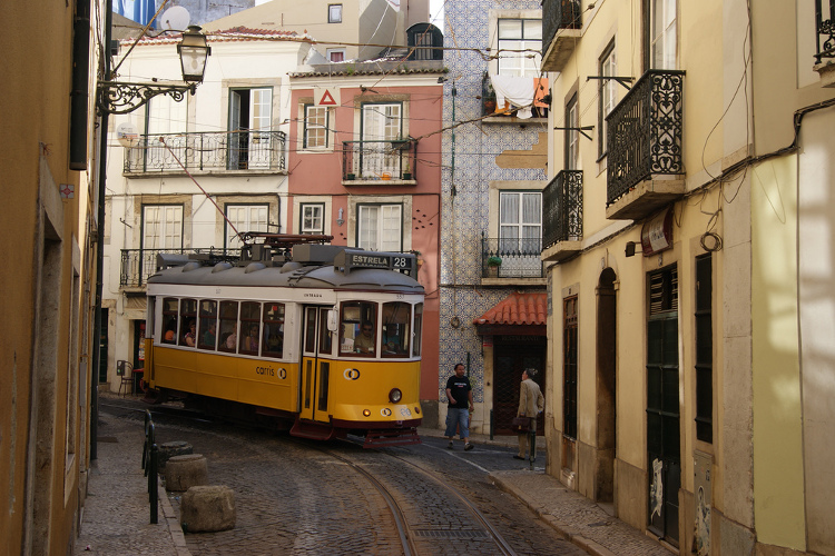 Tram 28 winds its way around Lisbon. Image by Alain Gavillet / CC BY 2.0