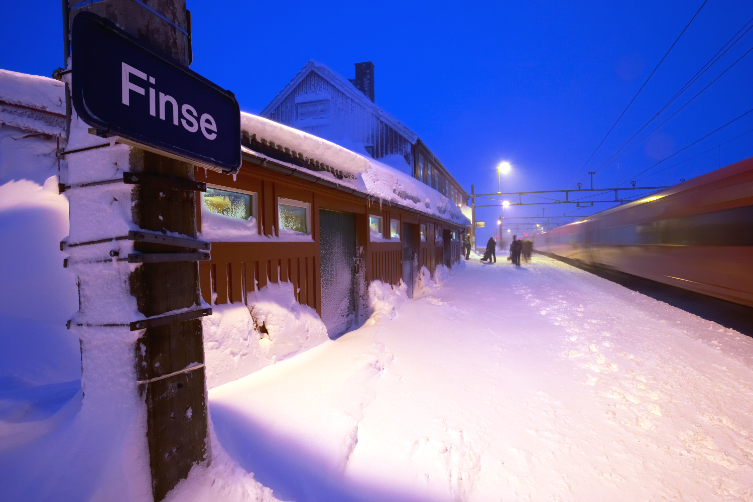 finse-train-station-norway-750-cs