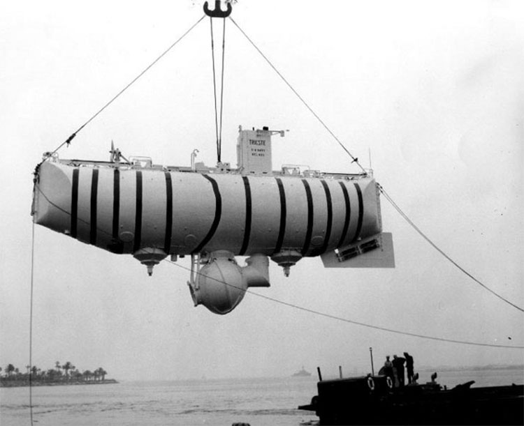Bathyscaphe Trieste is hoisted out of the water in a tropical port, circa 1958-59, soon after her purchase by the Navy. Image by Wikimedia Commons