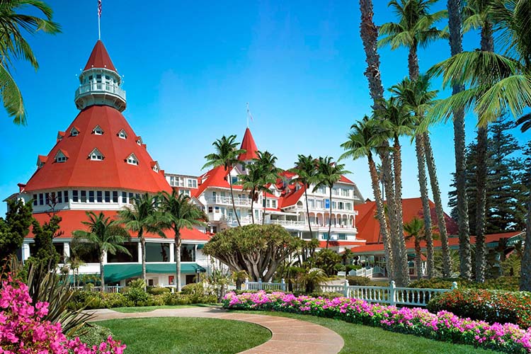 Vista Walk at the Hotel del Coronado. Image by hoteldelcoronado / CC BY 2.0