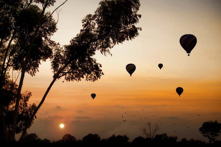 Hot air balloons over Del Mar. Image by Lee Sie Photography / Moment Open / Getty Images