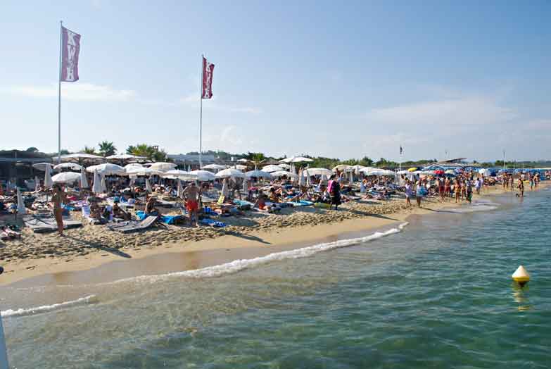 Sun-worshippers clamour on the shores of St-Tropez. Image by Till Jacket / photononstop / Getty Images.