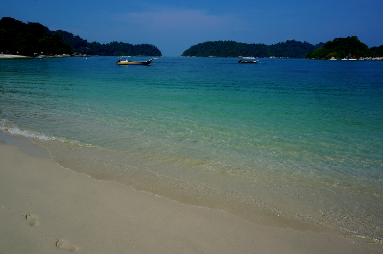 Coral Beach, Teluk Nipah