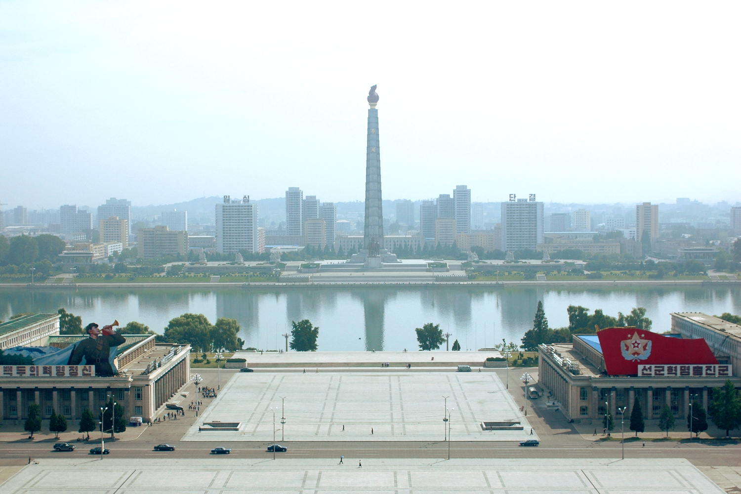 A typical stop on a North Korean tour: Kim Il Sung Sq and the Tower of the Juche Idea. Image by Lonely Planet