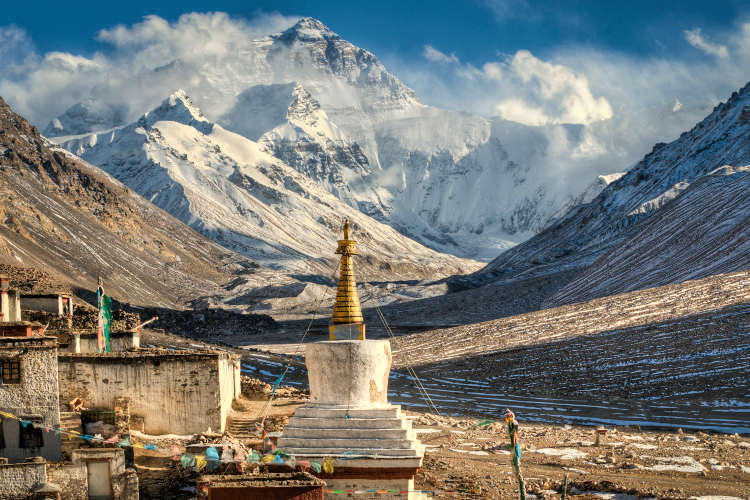 The north face of Everest, Tibet. Image by Göran Höglund (Kartläsarn) / CC BY 2.0.