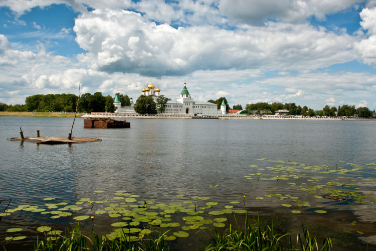 Monastery of St Ipaty on the Kostroma river. Image by SharpSide Photos / Moment Open / Getty Images