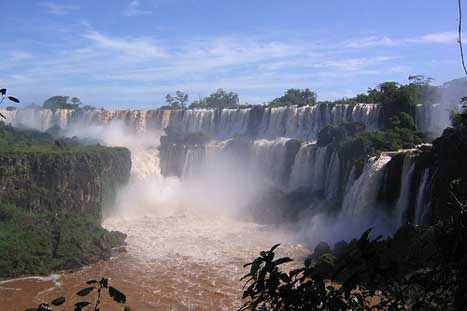 Iguazú Falls by Phillie Casablanca. CC SA 2.0