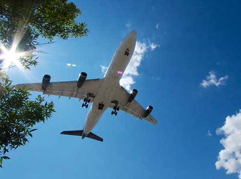 Airline landing by mike_miley. Creative Commons ShareAlike Licence.