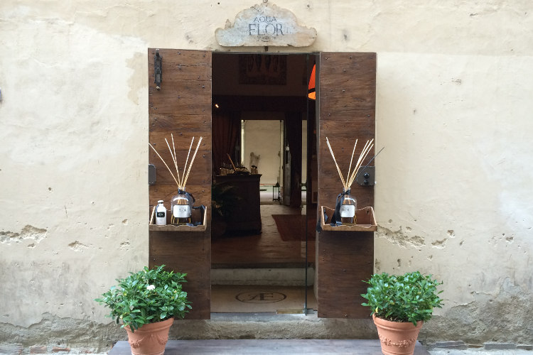 Aqua Floor showroom's historic setting. Image by Virginia Maxwell / Lonely Planet