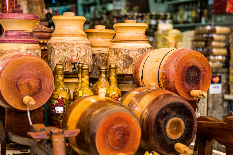 Take your pick from the wide range of oils on sale at the Mercado Principal. Image by Teresa Geer / Lonely Planet