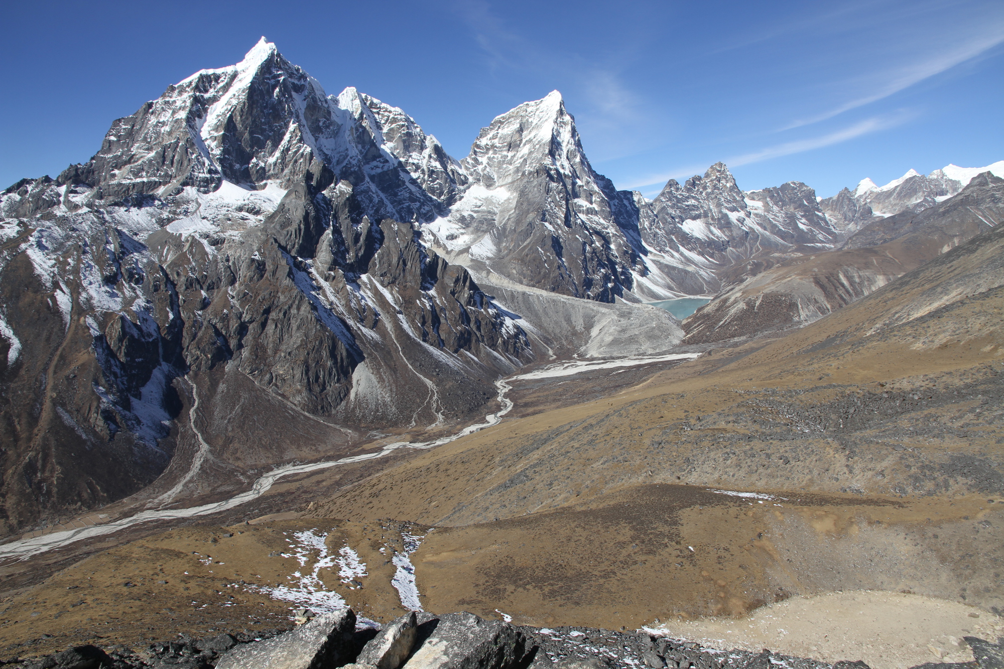 Splendid isolation; the views from the ridge above Nangkartsang. Image by Bradley Mayhew / Lonely Planet