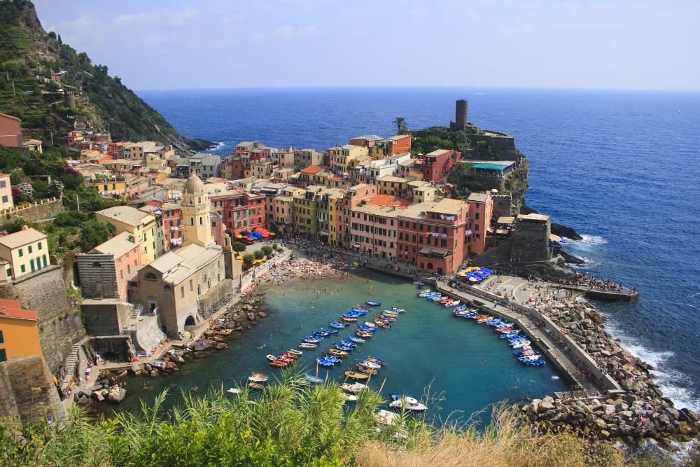 Spectacular views of Vernazza fishing village from the Sentiero Azzuro path