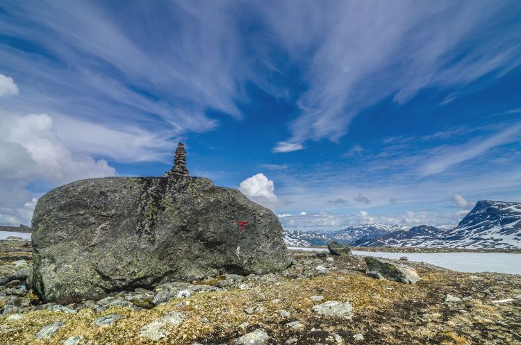 cairn-with-DNT-trail-marker-okstindan-range-helgeland-750-cs