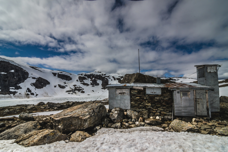 steinbua-mountain-refuge-okstindan-range-helgeland-750-cs